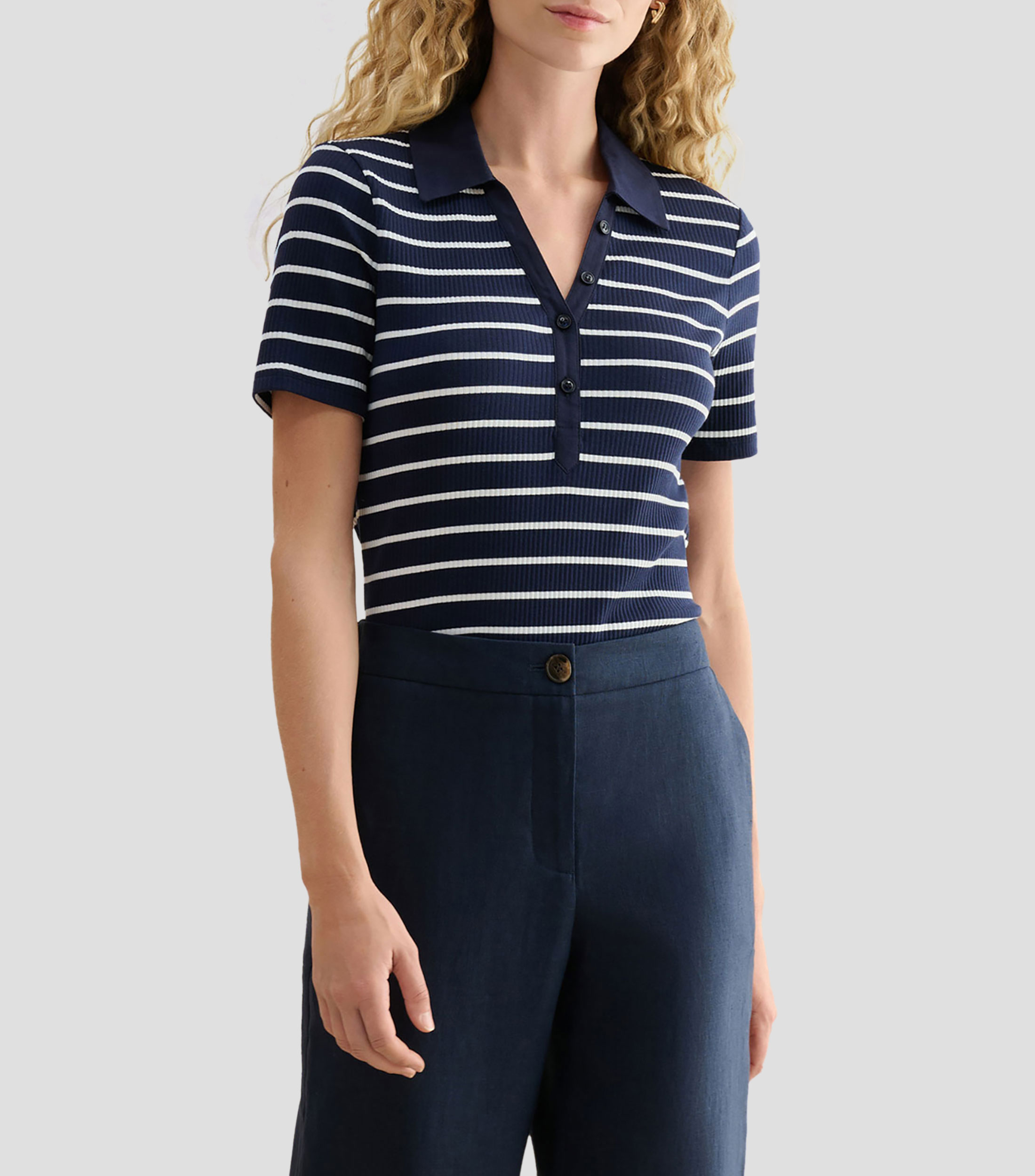 Playera cuello tipo polo manga corta a rayas Mujer